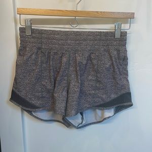 LULULEMON gray 2.5 high rise hotty hots